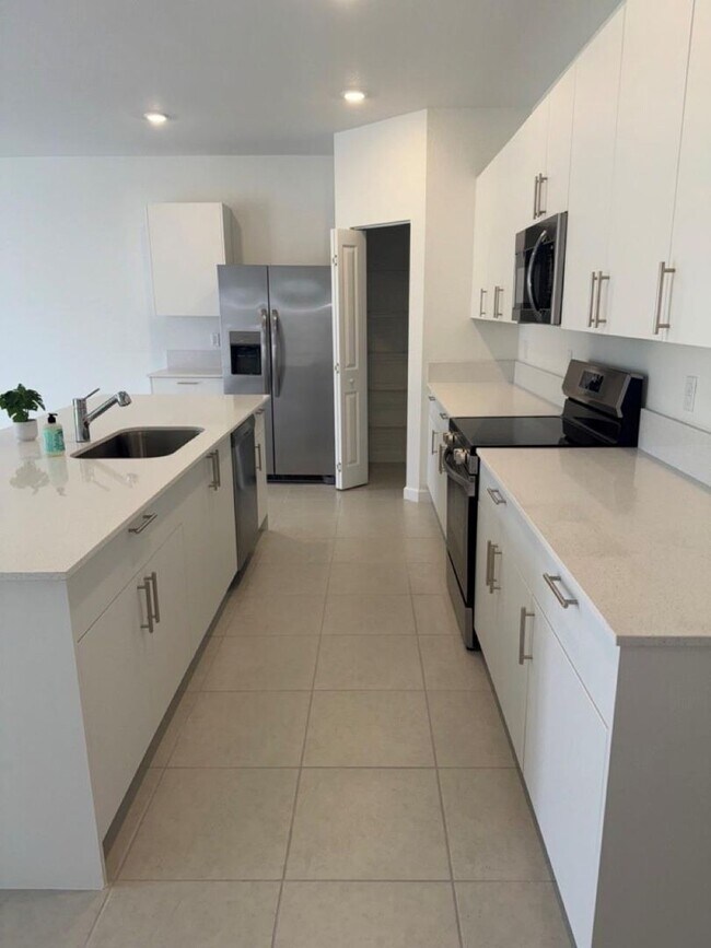 3008 Park Pl in Dania Beach, FL - Building Photo - Building Photo