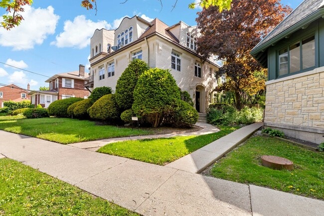 property at 11059 S Hoyne Ave