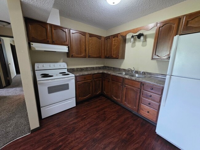 3609 Joan Dr in Waterloo, IA - Building Photo - Building Photo