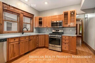 341 Garfield Ave NW in Grand Rapids, MI - Building Photo - Building Photo