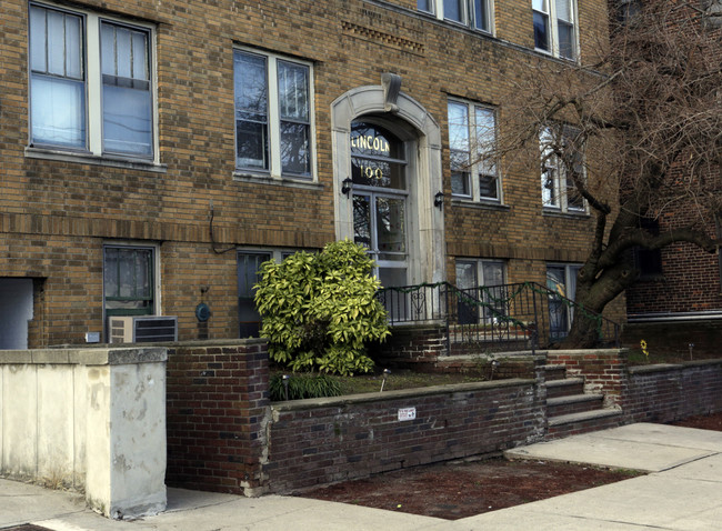 100 W 33rd St in Bayonne, NJ - Foto de edificio - Building Photo