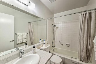 123 Undisclosed in Anaheim, CA - Foto de edificio - Building Photo