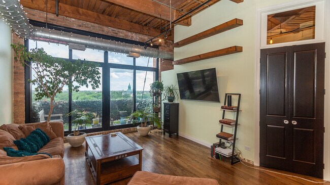 1250 W Van Buren St, Unit 714A in Chicago, IL - Building Photo - Building Photo
