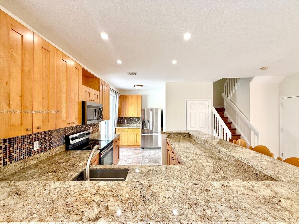 1355 NW 154th Ln in Pembroke Pines, FL - Building Photo