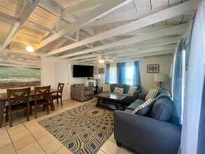 302 Ocean Ave in Surfside Beach, TX - Building Photo - Building Photo