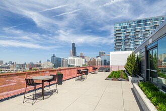 Coeval in Chicago, IL - Foto de edificio - Building Photo