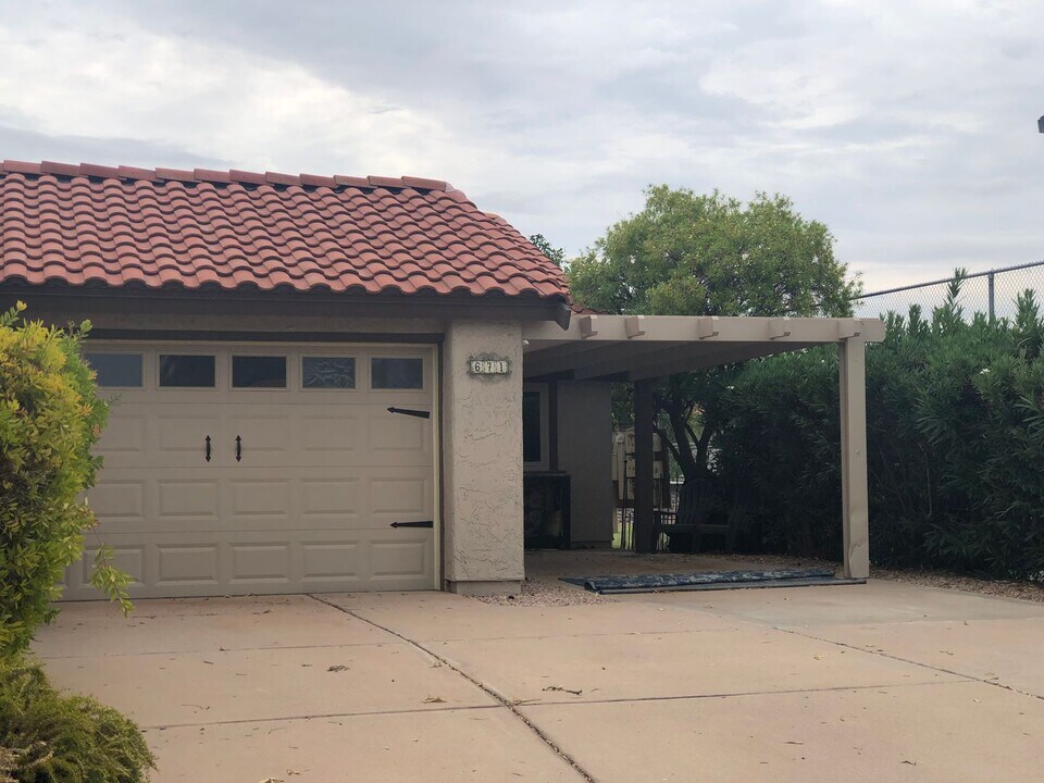 671 Leisure World in Mesa, AZ - Building Photo