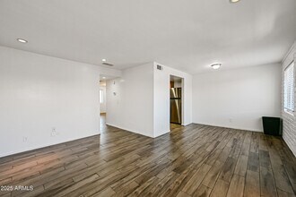 1234 N 36th St in Phoenix, AZ - Foto de edificio - Building Photo