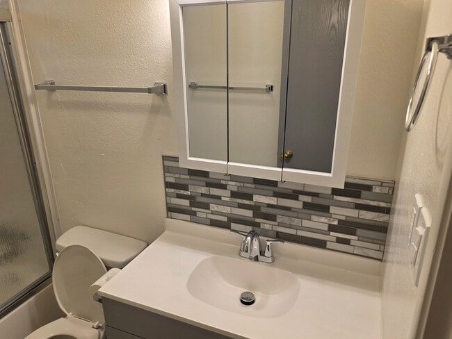 614 Rancheria Dr, Unit B in Chico, CA - Building Photo - Building Photo