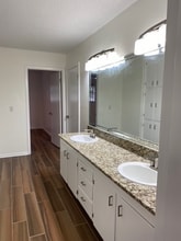 228 E Greenfield Dr in Wake Village, TX - Building Photo - Building Photo