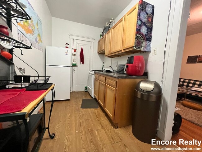 200 Kelton St, Unit 25W-15 in Boston, MA - Building Photo - Building Photo