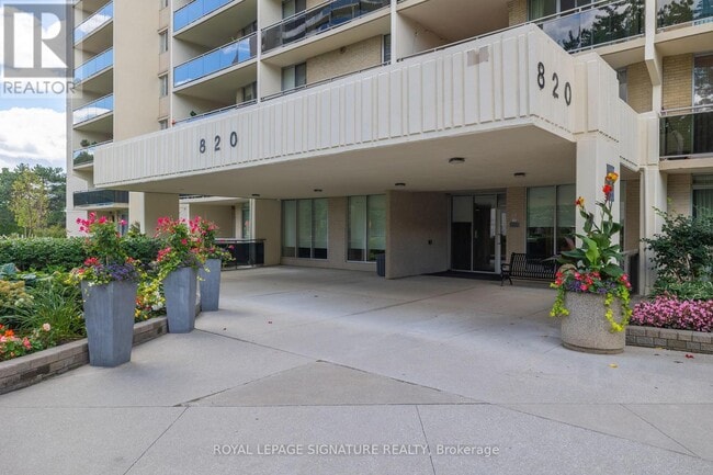 820 Burnhamthorpe Rd in Toronto, ON - Building Photo - Building Photo