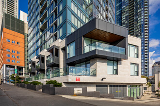 Tour Des Canadiens 3 - 1269 Rue Saint Antoine in Montréal, QC - Building Photo - Building Photo