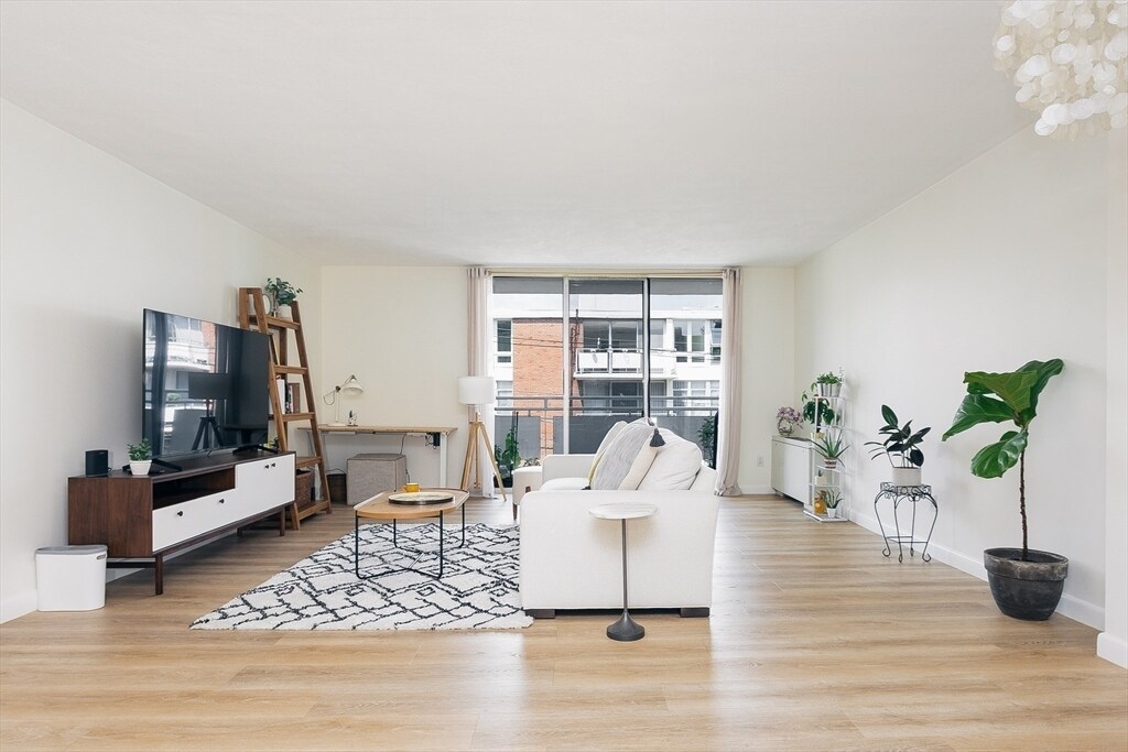 41 Park St, Unit 303 in Brookline, MA - Foto de edificio