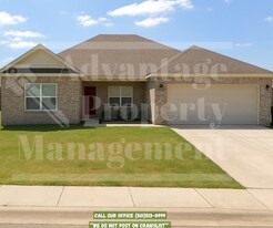 1215 Mae Ln in Conway, AR - Building Photo
