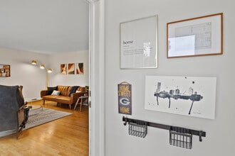 426 E Ohio Ave in Milwaukee, WI - Building Photo - Building Photo