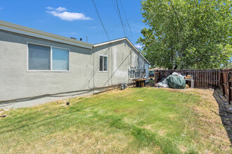 2601 Albatross Way in Sacramento, CA - Building Photo - Building Photo