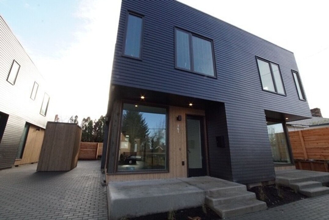 1612 N Bryant St in Portland, OR - Building Photo