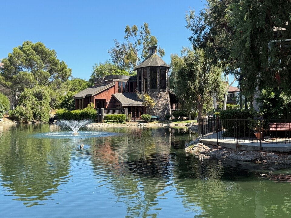 4608 Maytime Ln in Culver City, CA - Foto de edificio