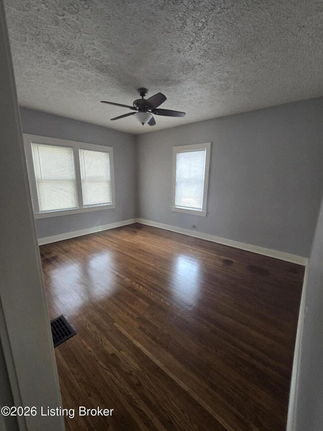 1841 Roanoke Ave in Louisville, KY - Foto de edificio - Building Photo