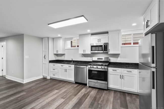 548 Ferry St, Unit LL in New Haven, CT - Building Photo - Building Photo