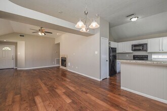 7755 Springville Dr in Houston, TX - Building Photo - Building Photo