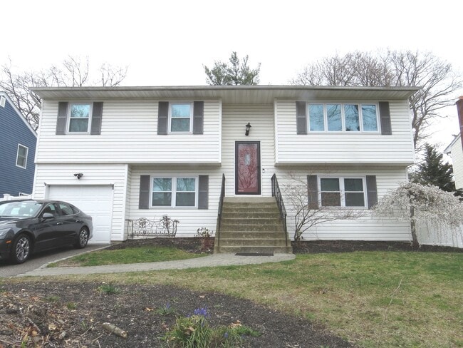 property at 4 Massey Ct