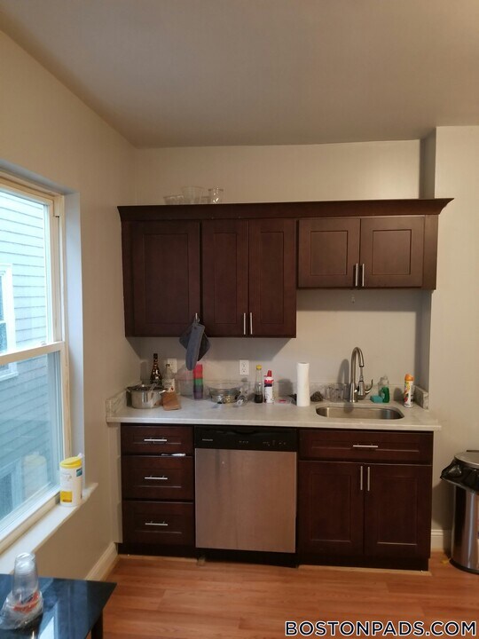 7 Greenmount St in Boston, MA - Building Photo