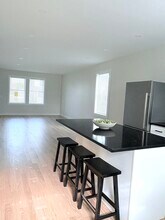 186 Conway St, Unit North Side in Greenfield, MA - Building Photo - Building Photo