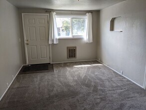 1443 N 10th St in Springfield, OR - Building Photo - Building Photo