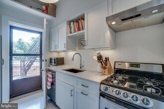 3014 Dent Pl NW, Unit 30E in Washington, DC - Building Photo - Building Photo