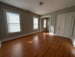 153 Humphrey St, Unit 2 in New Haven, CT - Foto de edificio - Building Photo