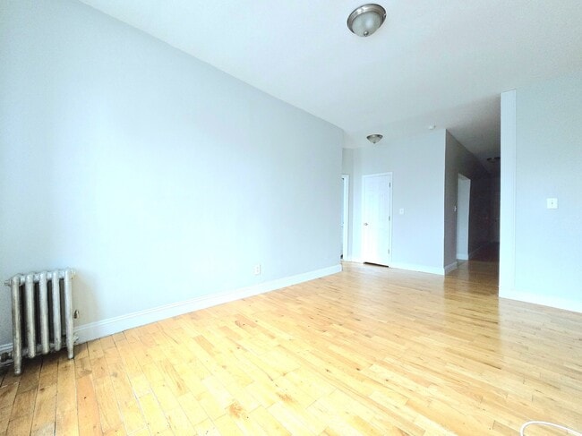 184 Nagle Ave in New York, NY - Building Photo - Building Photo