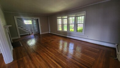 1634 Ella T Grasso Blvd in New Haven, CT - Building Photo - Building Photo