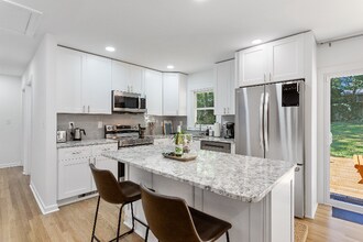 3191 Bluebird Ln in Decatur, GA - Foto de edificio - Building Photo