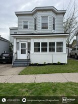 162 W 8th St in Oswego, NY - Building Photo