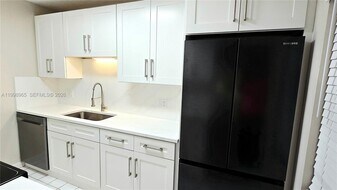 1912 Palmland Dr in Boynton Beach, FL - Building Photo