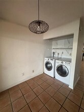 10413 NW 3rd St in Pembroke Pines, FL - Foto de edificio - Building Photo