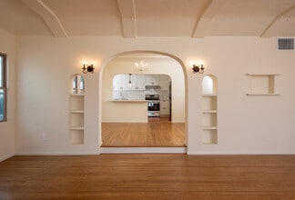 1260 S Ridgeley Dr in Los Angeles, CA - Building Photo - Building Photo