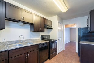 Sunset Grove Apartments in Orange, TX - Building Photo