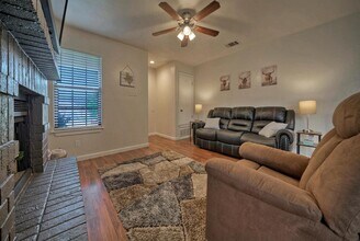 1004 Hyridge St in Round Rock, TX - Building Photo - Building Photo
