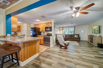 2202 Lauren Dr in Largo, FL - Building Photo - Building Photo