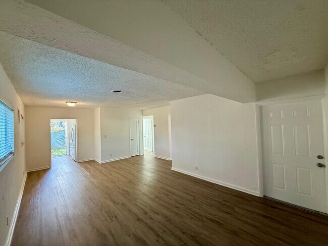 3221 NE 7th Ave in Pompano Beach, FL - Building Photo - Building Photo