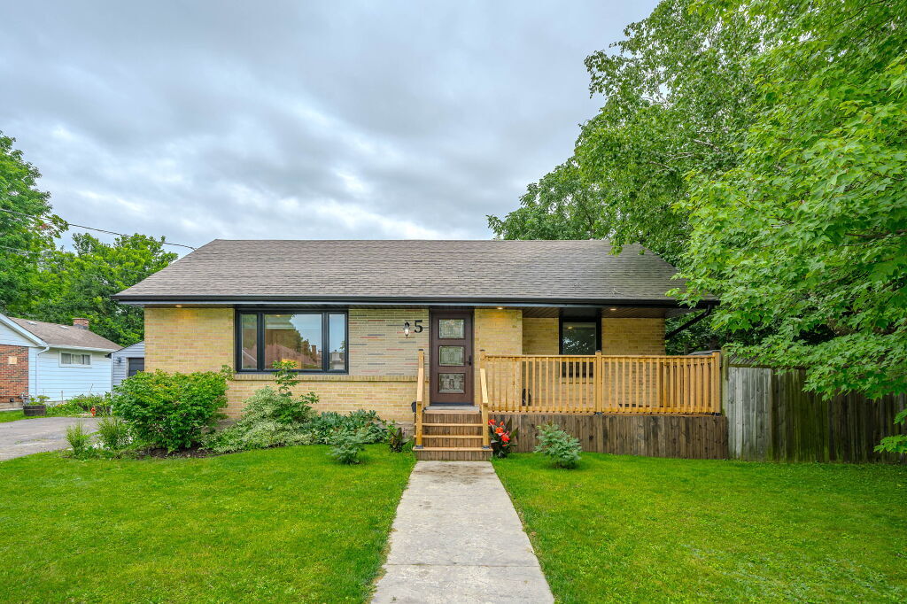 5 Cadillac Dr in Guelph, ON - Building Photo