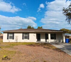 2735 Fern Palm Dr in Edgewater, FL - Building Photo
