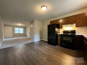 201 Arthur Dr in Thomasville, NC - Building Photo - Building Photo