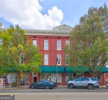 123 S Broad St in Monroe, GA - Building Photo