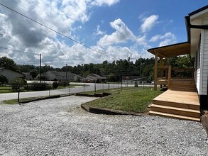 7 Jones Cir in Fletcher, NC - Building Photo - Building Photo