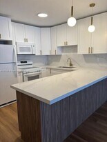 6070 W 19th Ave in Hialeah, FL - Building Photo