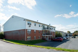 Lawnton Gardens in Harrisburg, PA - Building Photo - Building Photo